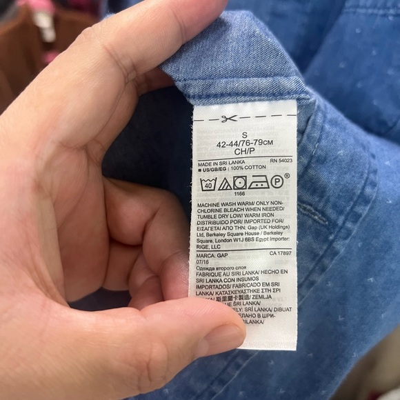 !SOLD! GAP Denim Blue Casual Button Down Shirt size Small Long Sleeves Cotton - Picture 8 of 8